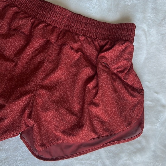 Athleta Mesh Racer Run Shorts 4” Size XS - Picture 6 of 11